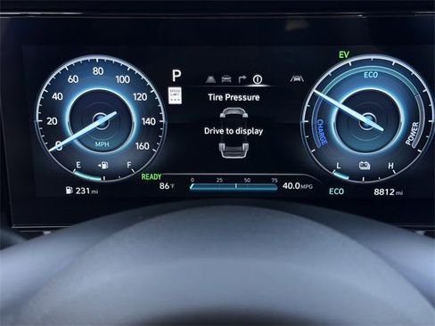 Used 2025 Hyundai Elantra Limited image 13