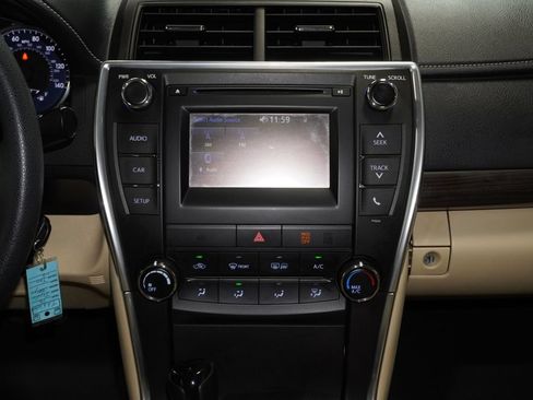Used 2016 Toyota Camry LE FWD image 17