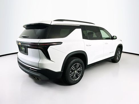 Used 2025 Chevrolet Traverse LT FWD image 9