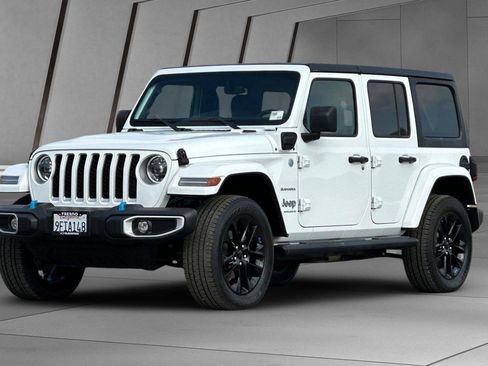 Used 2023 Jeep Wrangler Sahara image 8