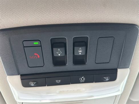 Used 2024 Nissan Rogue SV w/ SV Premium Package image 31