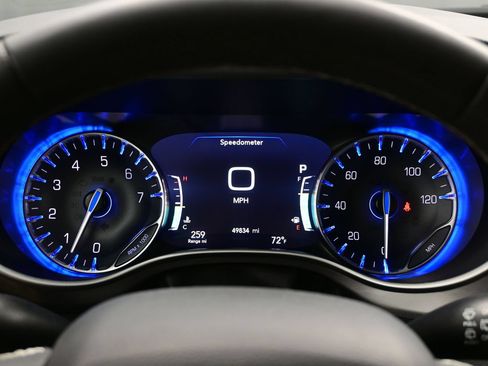 Used 2023 Chrysler Pacifica Touring-L FWD image 28