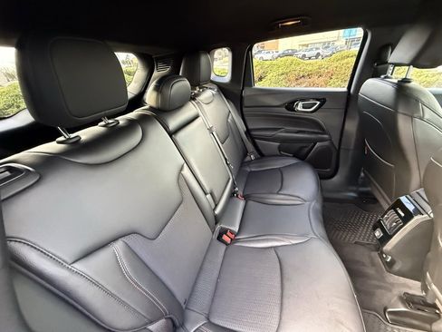 Used 2024 Jeep Compass Trailhawk image 34