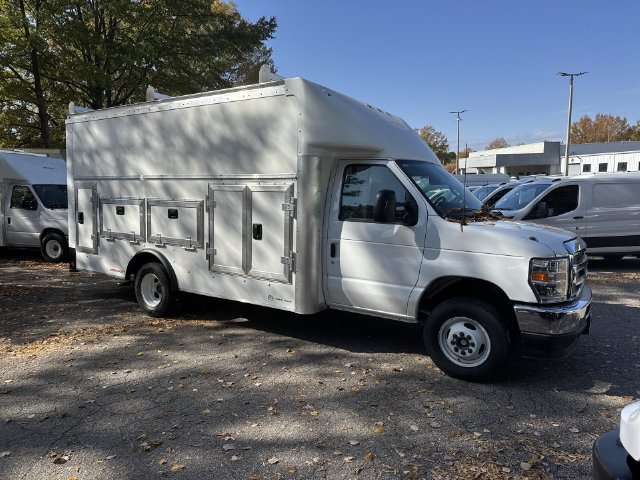 New 2026 Ford E-450 and Econoline 450 Super Duty w/ Power Equipment Group RWD image 2