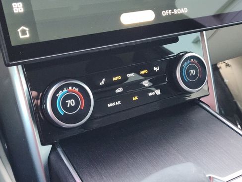 Used 2022 Land Rover Range Rover SE image 19