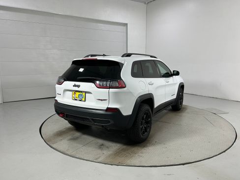 Used 2019 Jeep Cherokee Trailhawk w/ Cold Weather Group AWD/4WD image 34