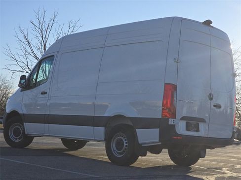 Used 2025 Mercedes-Benz Sprinter 2500 image 9