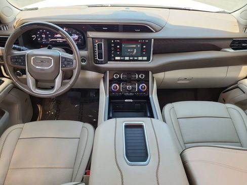 Used 2023 GMC Yukon Denali w/ Advanced Technology Package AWD/4WD image 17