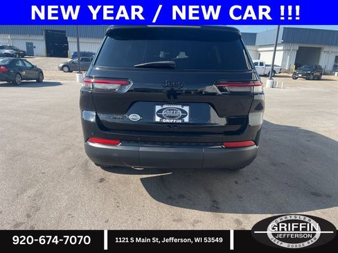 Used 2023 Jeep Grand Cherokee L Altitude image 5