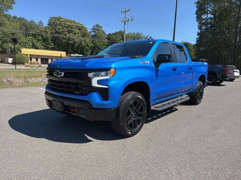 Used 2025 Chevrolet Silverado 1500 LT Trail Boss w/ Convenience Package II AWD/4WD image 2