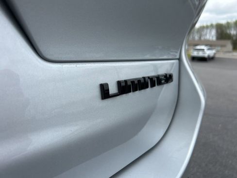 Used 2025 Jeep Grand Cherokee L Limited w/ Black Appearance Package image 45