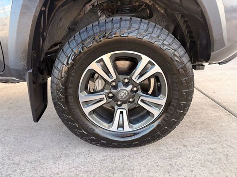 Used 2019 Toyota Tacoma TRD Off-Road image 38