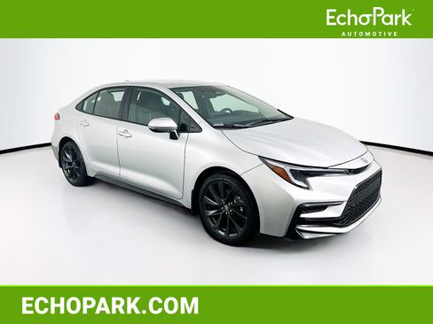 Used 2026 Toyota Corolla SE FWD image 1