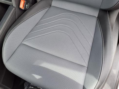 New 2026 Volkswagen Tiguan SE image 9