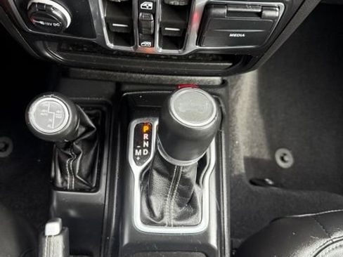 Used 2023 Jeep Wrangler Unlimited Sahara AWD/4WD image 14