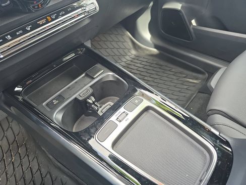 Used 2025 Mercedes-Benz GLB 250 image 25
