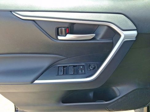 Used 2025 Toyota RAV4 XLE AWD/4WD image 12