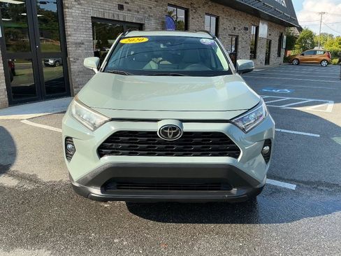 Used 2020 Toyota RAV4 XLE Premium FWD image 9