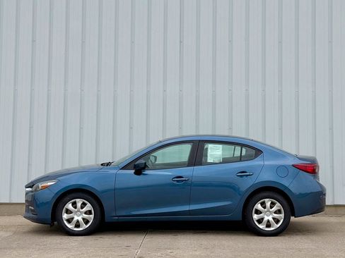 Used 2018 MAZDA MAZDA3 Sport FWD image 3