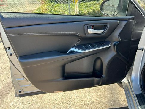 Used 2015 Toyota Camry XLE w/ Moonroof Package image 11