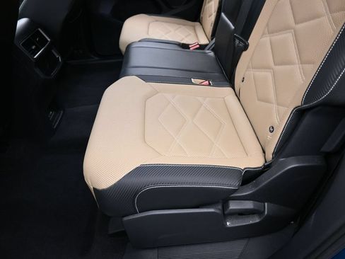 Used 2025 Volkswagen Atlas Cross Sport SE FWD image 30
