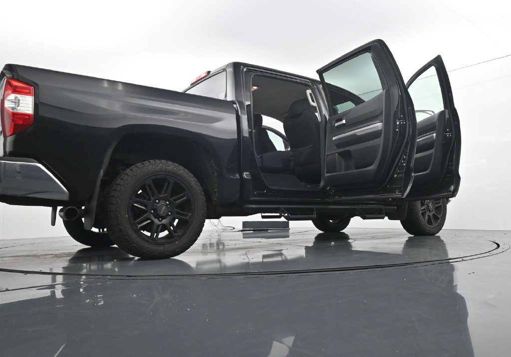Used 2018 Toyota Tundra SR5 w/ SR5 Upgrade Package AWD/4WD image 29