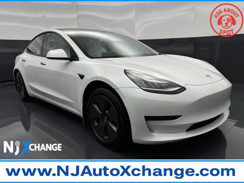 Used 2021 Tesla Model 3 Standard Range Plus image 1