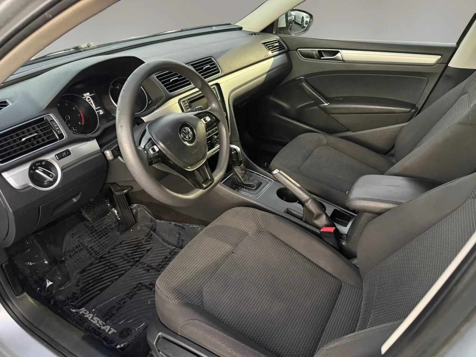 Used 2016 Volkswagen Passat 1.8T S FWD image 10
