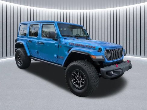 Used 2024 Jeep Wrangler Unlimited Rubicon AWD/4WD image 2