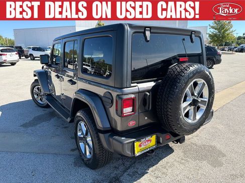 Used 2018 Jeep Wrangler Unlimited Sahara AWD/4WD image 6