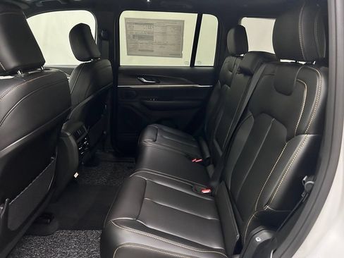 New 2026 Jeep Grand Cherokee Limited AWD/4WD image 14