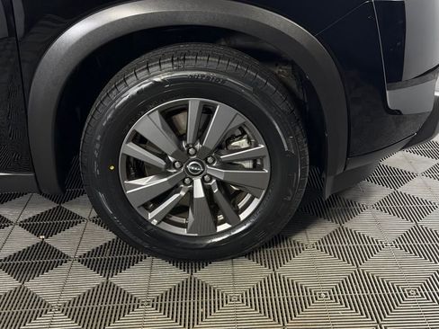 Used 2024 Nissan Pathfinder SV image 11