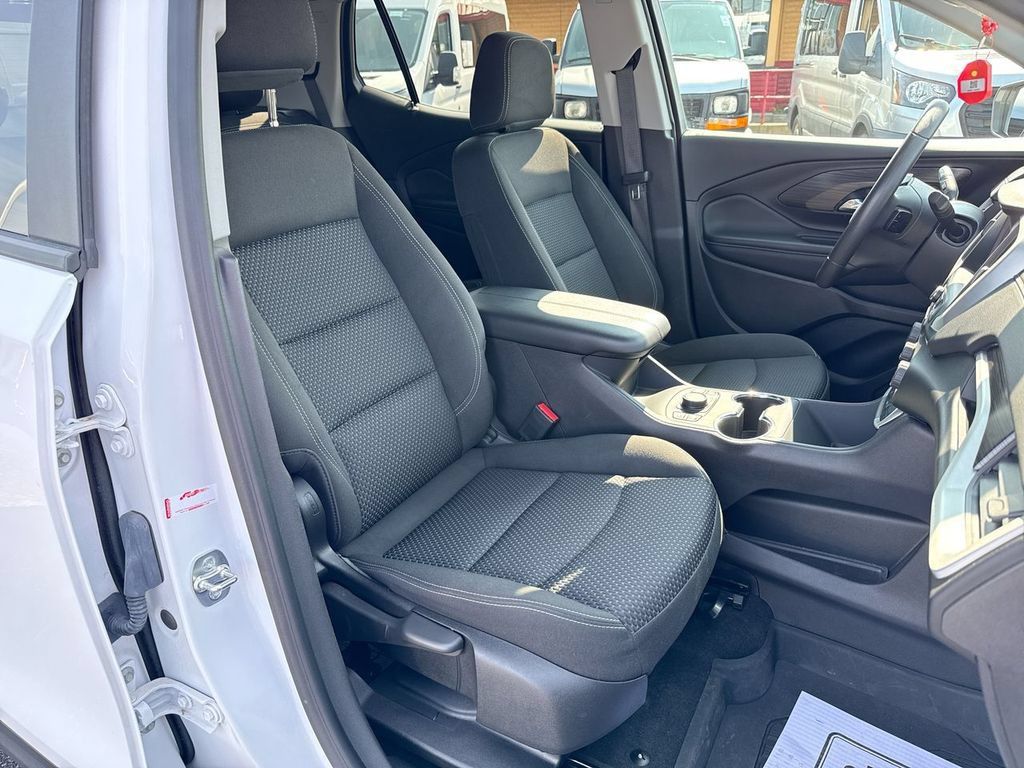 Used 2024 GMC Terrain SLE w/ Driver Convenience Package FWD image 25
