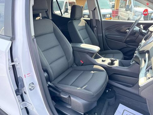 Used 2024 GMC Terrain SLE w/ Driver Convenience Package FWD image 25
