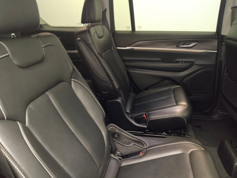 Used 2023 Jeep Grand Cherokee L Limited w/ Black Appearance Package RWD image 19