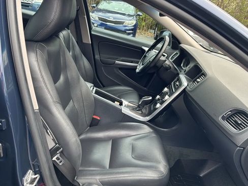 Used 2015 Volvo V60 T5 Premier image 12