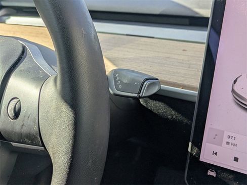 Used 2021 Tesla Model 3 Standard Range Plus image 18