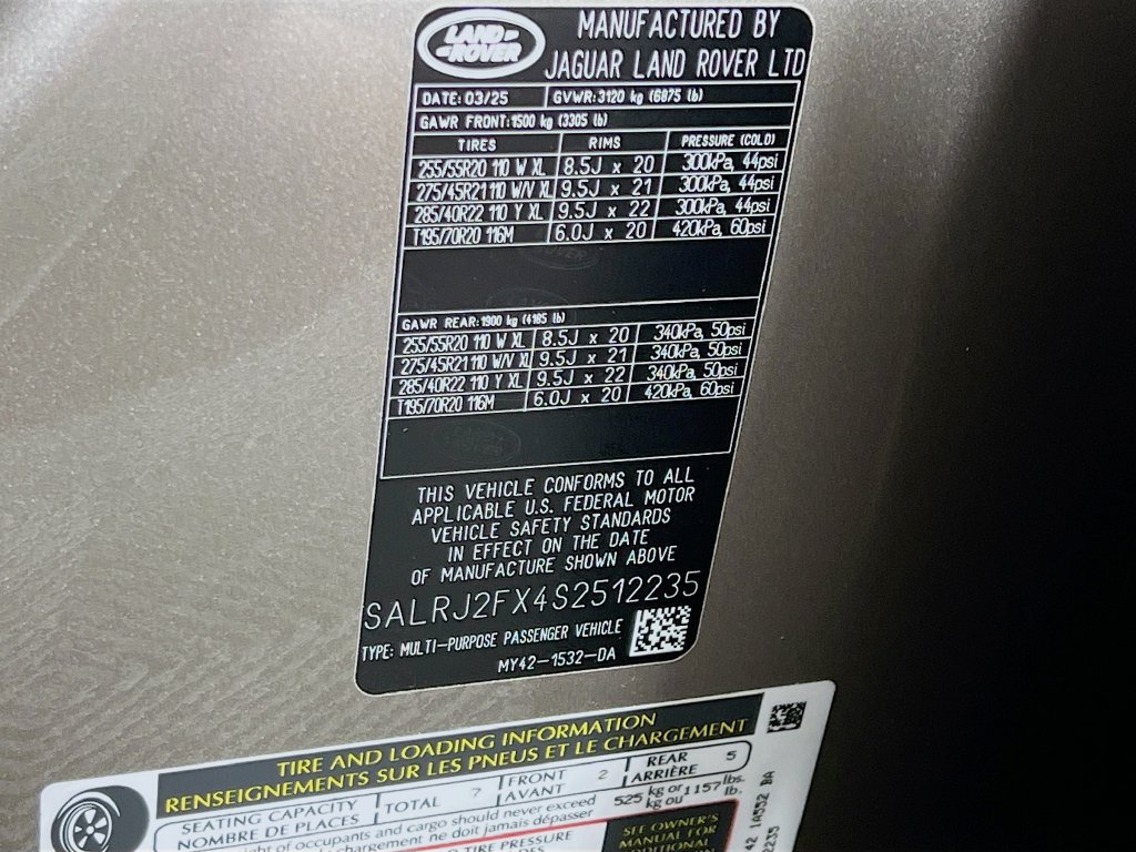 Used 2025 Land Rover Discovery S AWD/4WD image 34