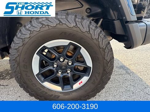 Used 2019 Jeep Wrangler Unlimited Rubicon w/ Dual Top Group AWD/4WD image 9