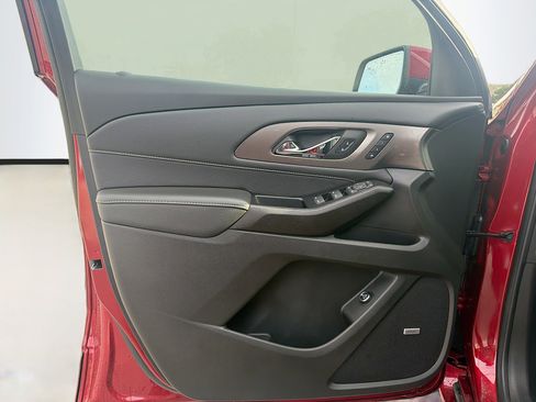 Used 2023 Chevrolet Traverse Premier image 24