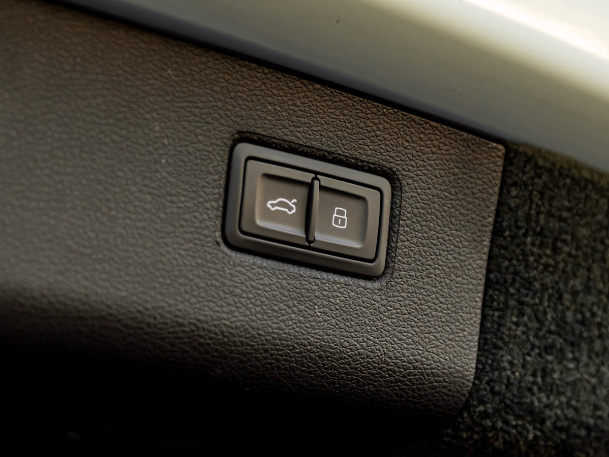 Used 2023 Bentley Bentayga AWD/4WD image 35