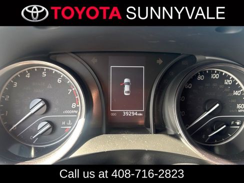 Used 2022 Toyota Camry SE image 3