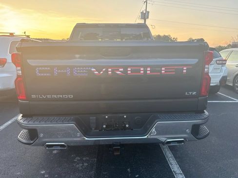Used 2022 Chevrolet Silverado 1500 LTZ w/ LTZ Premium Package AWD/4WD image 3