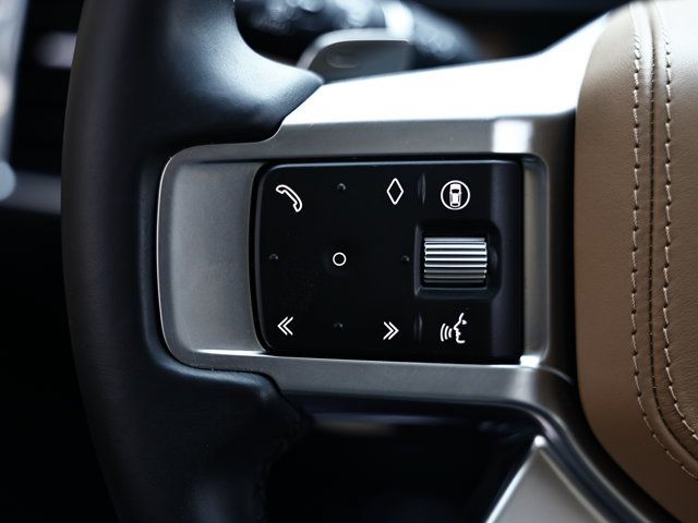 Used 2025 Land Rover Discovery Metropolitan Edition AWD/4WD image 42
