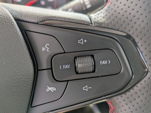 New 2026 Chevrolet Trax RS w/ Sunroof Package FWD image 23