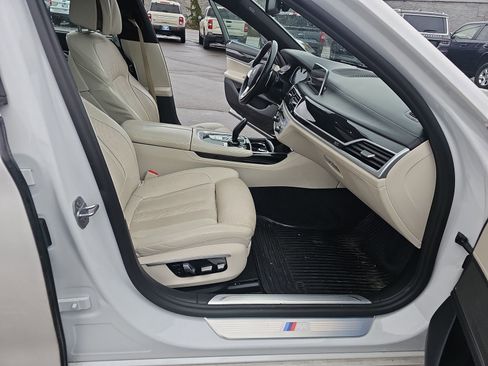 Used 2017 BMW 750i image 15