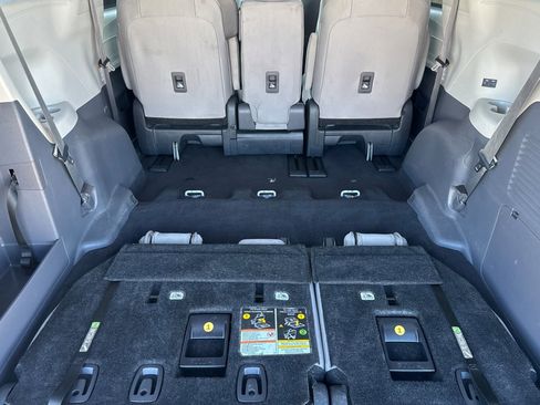 Used 2024 Toyota Sienna LE image 13