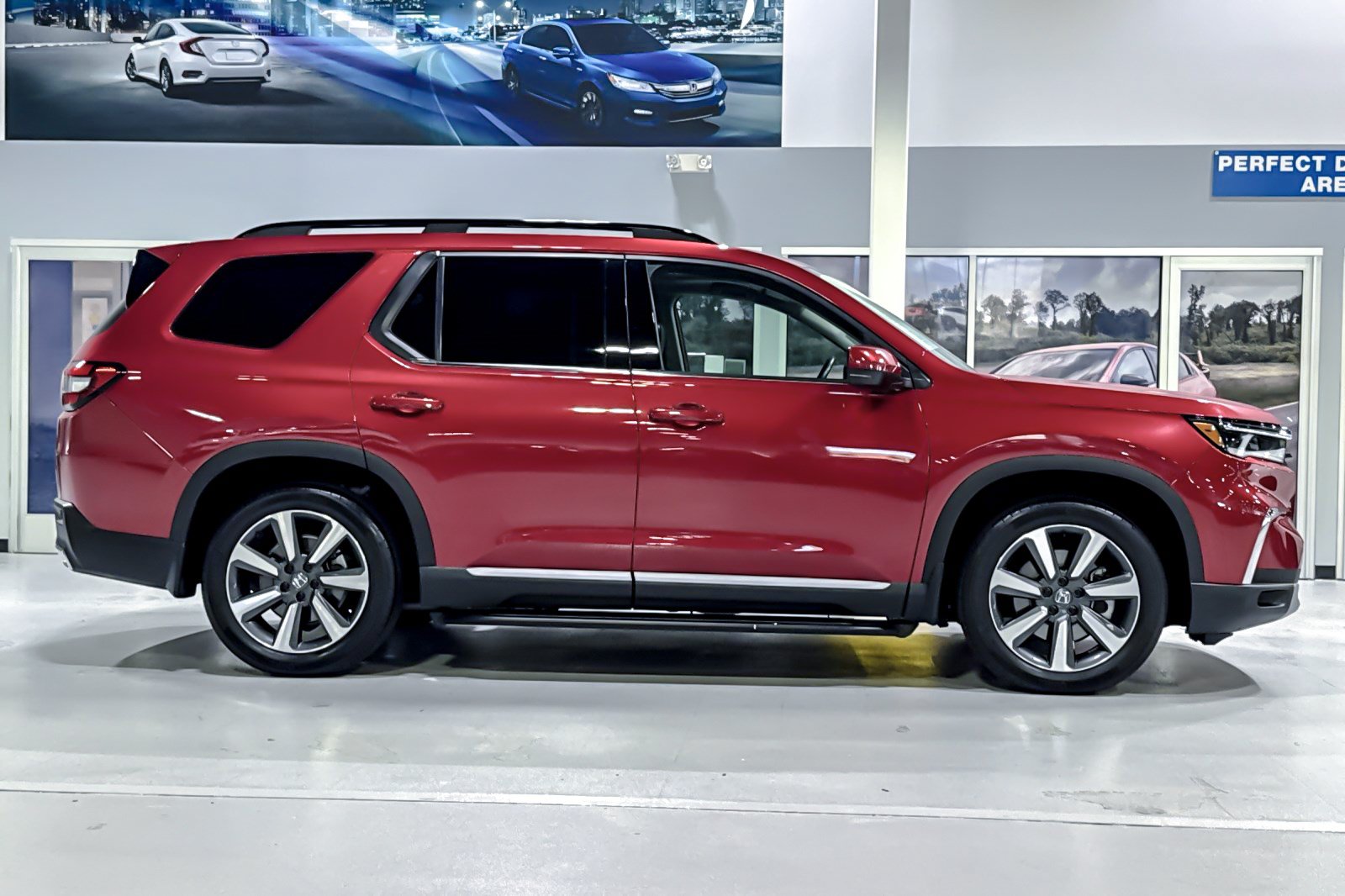 Used 2025 Honda Pilot Touring image 8