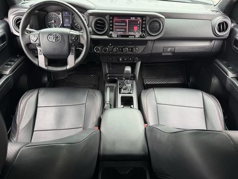 Used 2020 Toyota Tacoma TRD Off-Road AWD/4WD image 11