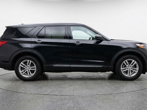 Used 2024 Ford Explorer XLT w/ Equipment Group 202A RWD image 11